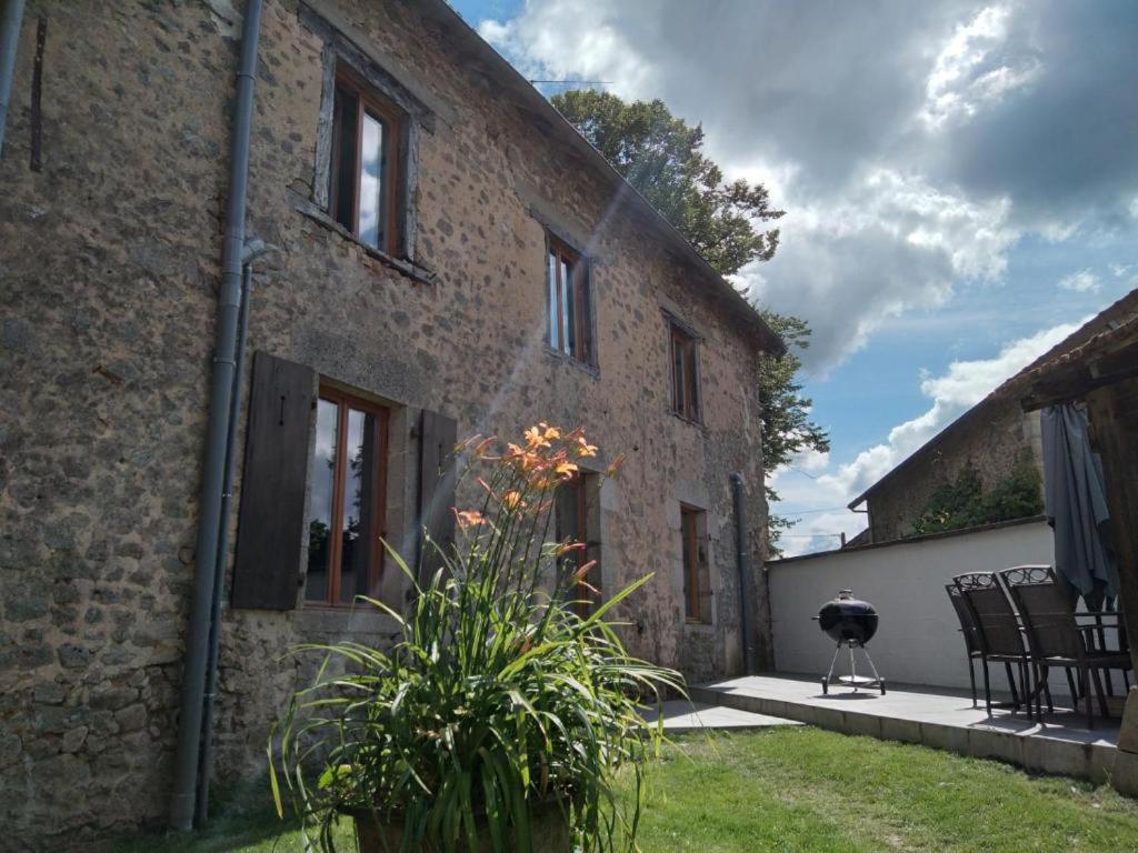 Chambre D'Hotes De Puy Faucher Arrenes Exterior foto